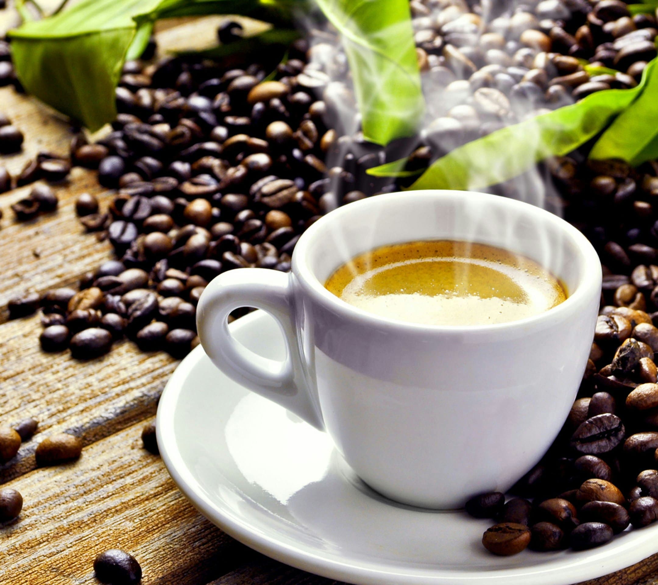 白いカップに注がれたコーヒー